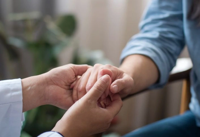 Community pharmacy supported by oncology expertise
